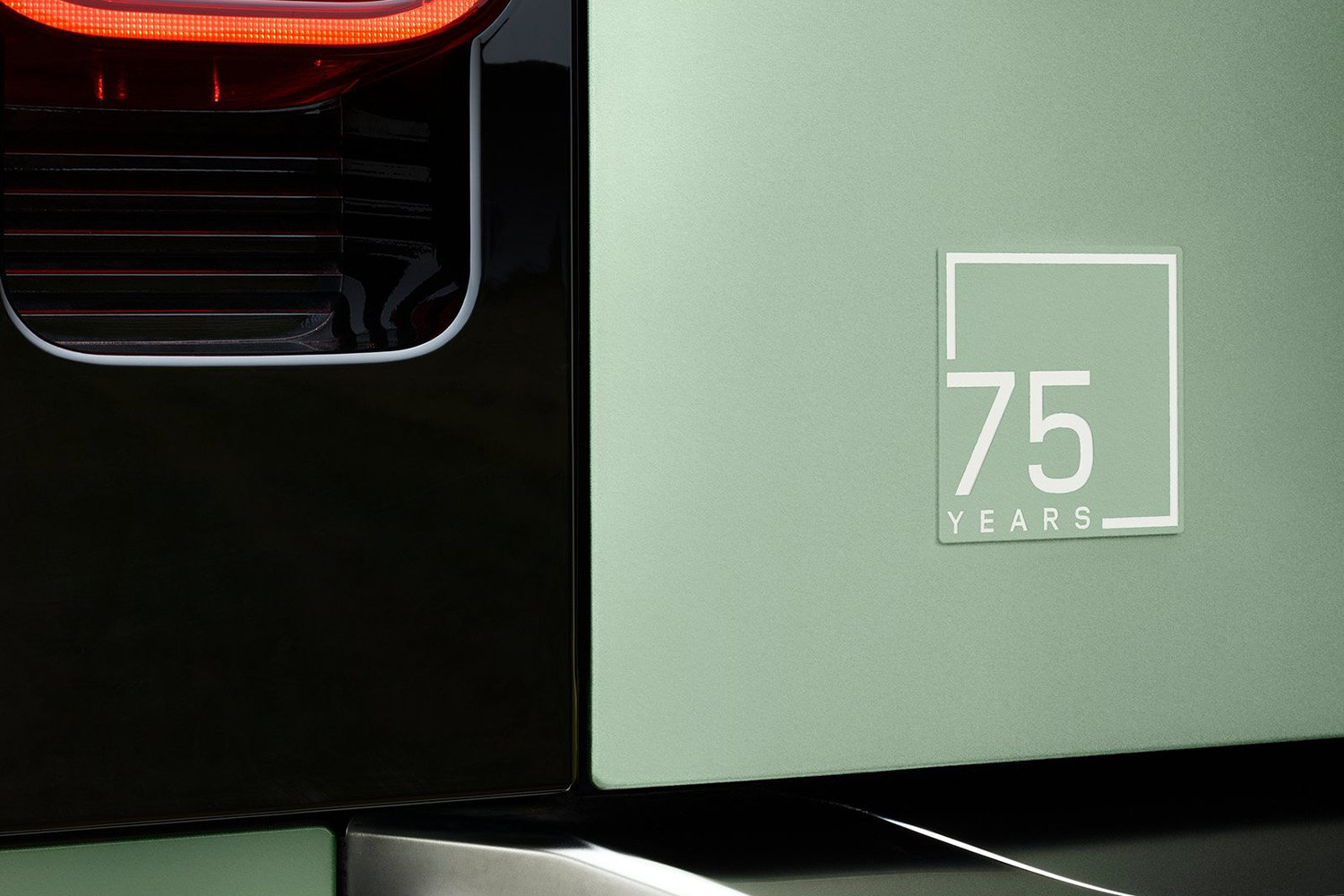 路虎·衛(wèi)士75周年傳奇版89.80萬(wàn)元起 衛(wèi)士130開啟預(yù)售